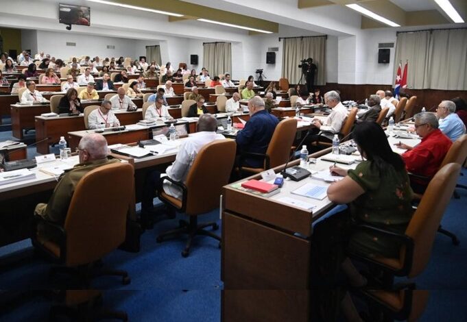 Cuba reafirma su compromiso socialista en X Pleno del Comité Central del Partido Comunista